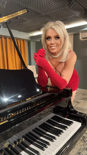 Escorts Houston, Texas Britt Essex-MatureBritishBeauty  Escort model