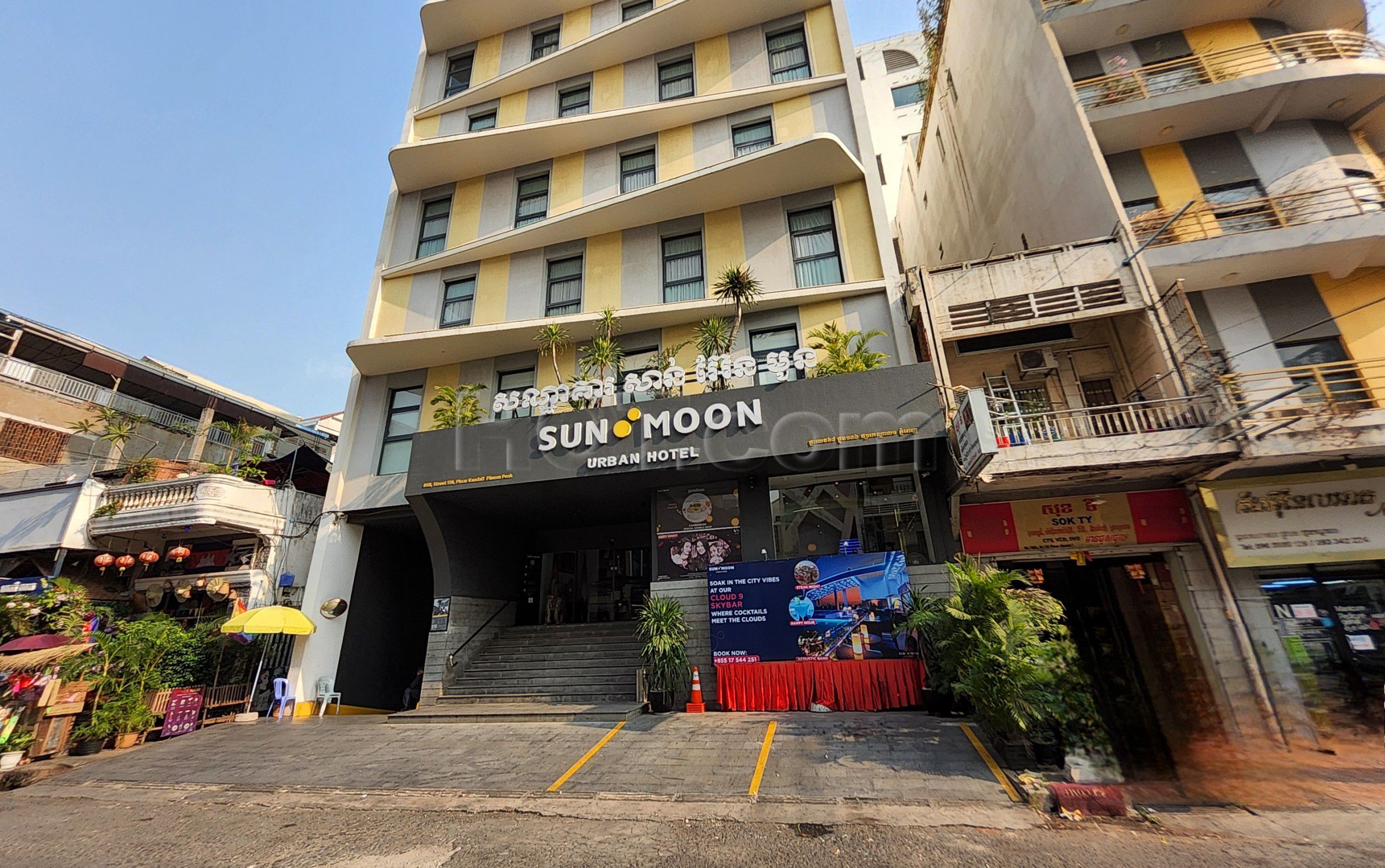 Phnom Penh, Cambodia Sun & Moon