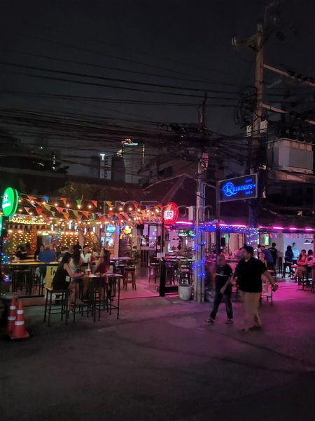 Beer Bar / Go-Go Bar Bangkok, Thailand Rumours Restaurant (Soi 8)